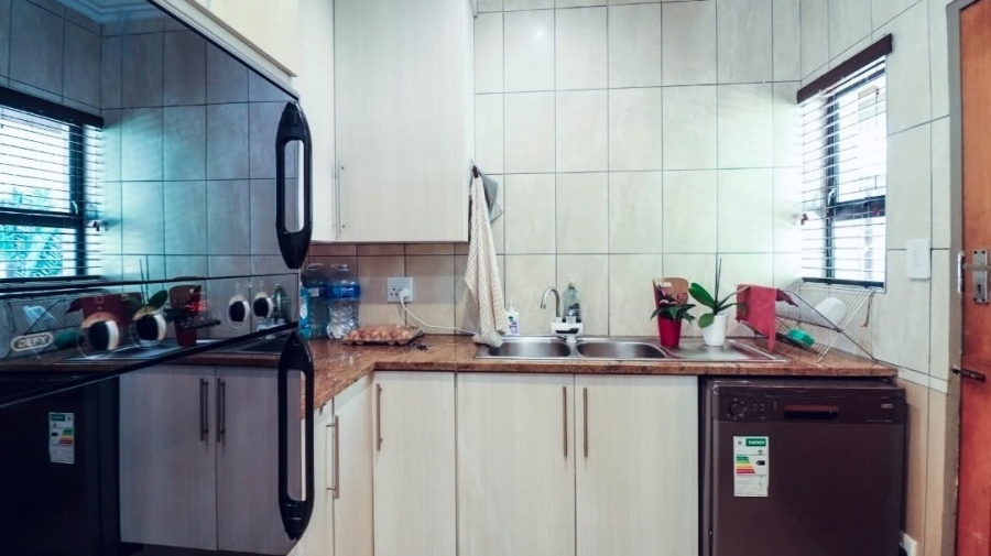 5 Bedroom Property for Sale in Protea Park North West